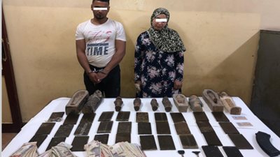 سقوط عناصر تشكيل عصابي وبحوزتهم 30 طربة حشيش و7 تماثيل بالفيوم (صور)