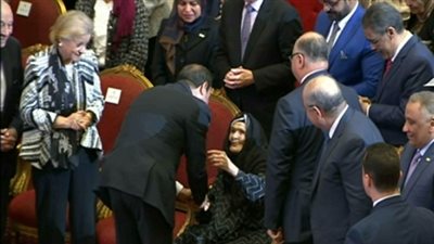 هذا ما دار بين السيسي وأكبر معمرة خلال احتفالية المرأة المصرية