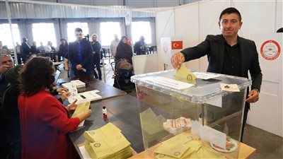 مقتل ممثل حزب معارض داخل إحدى اللجان الانتخابية في تركيا