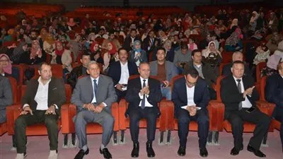 محافظ الإسماعيلية ومدير الأمن يشهدون الاحتفال السنوى بعيد الأم بقصر الثقافة