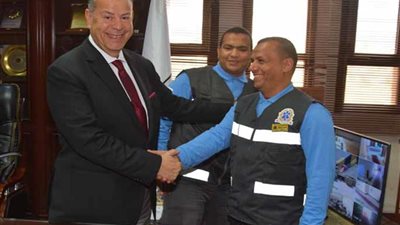 سائق إسعاف بني سويف بعد إعادة 56 ألف جنيه لأحد المرضى: 