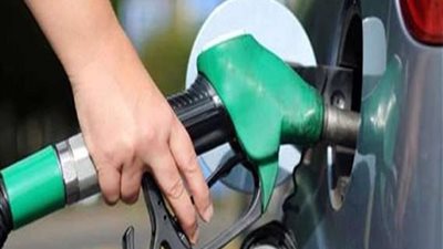 لماذا لم يتم تخفيض سعر بنزين 95 رغم ربطه بالسعر العالمي؟.. خبراء يجيبون