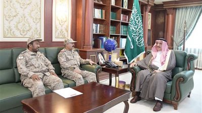 أمير ⁧‫جازان‬⁩ يستقبل قائد القوة ومدير مستشفى القوات المسلحة بالمنطقة