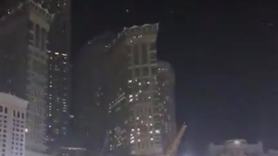 بناء سور لحماية المصلين في سطح المسجد الحرام