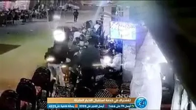 سيارة حكومية تدهس رواد مقهي شعبي ببني سويف (فيديو)
