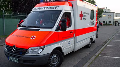 اصطدام حافلة بشجرة في ألمانيا وإصابة 20 طالبًا (صورة)