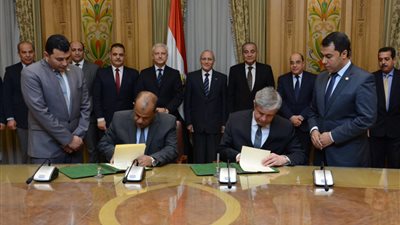  وزيرا التموين والإنتاج الحربي يشهدان توقيع  لتصنيع الصوامع ومخازن الغلال