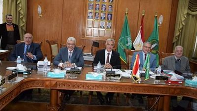 قيادات جامعة المنوفية تجري مقابلات اختيار عميدي 'العلوم والتربية الرياضية'
