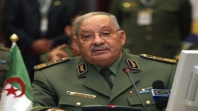 شاهد.. كلمة قائد الجيش الجزائري التي أنهت عصر بوتفليقة (فيديو)