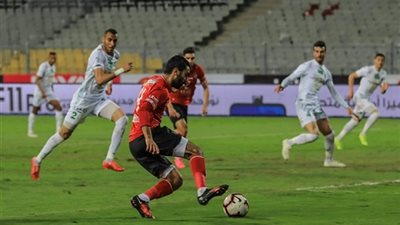 حسين الشحات في 3 شهور.. بقع سوداء في ثوب المنقذ