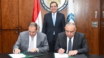 وزر البترول يشهد توقيع مذكرة تفاهم بين الوزارة ومؤسسة التمويل الدولية