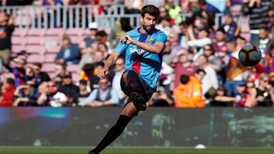 جيرارد بيكيه يهين دفاع برشلونة