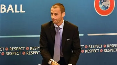 رئيس الاتحاد الأوروبي يطالب الحكام بإيقاف المباريات عند وجود عنصرية