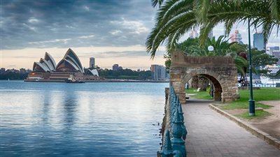 أستراليا تسجل فائضا تجاريا وارتفاع مؤشر المبيعات