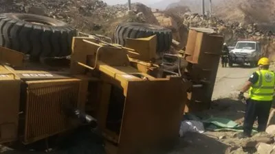 مصرع شخص وإصابة آخر في انقلاب 