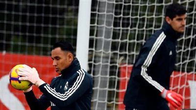 حارس ريال مدريد يكشف حقيقة رحيله الصيف المقبل