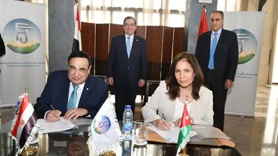 وزير البترول يشهد توقيع عقود لتشغيل خطوط الغاز بالأردن 