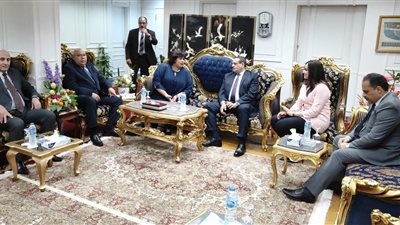 وزير الثقافة تصل 
