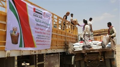 الهلال الأحمر الإماراتي يغيث أهالي الشحر بحضرموت