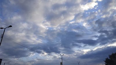 صقيع وأمطار.. الأرصاد تحذر من طقس السبت وتعلن بالدرجات 