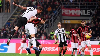 يوفنتوس يتحدى ميلان في قمة مثيرة بالدوري الإيطالي