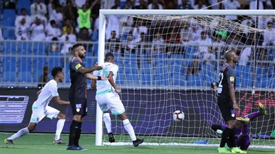 الأهلي يتخطي الشباب في الدوري السعودي