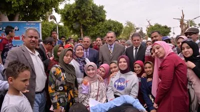 محافظ أسيوط يشارك الأطفال الأيتام احتفالاتهم ويكرم المتفوقين وحفظة القرآن الكريم وأسر الشهداء