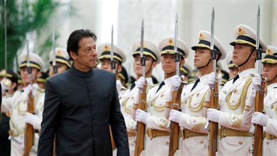 عمران خان يشعل فتيل أزمة جديدة بين بلاده وأفغانستان