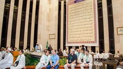 شاهد.. زيارة ضيوف برنامج خادم الحرمين لمجمع الملك فهد لطباعة المصحف