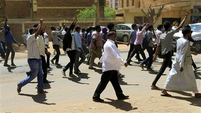 السودان.. تواصل الاعتصام أمام مقر قيادة الجيش بالخرطوم