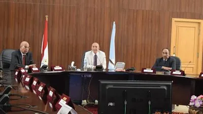 محافظ البحر الأحمر يناقش الاستعدادات للاستفتاء على التعديلات الدستورية