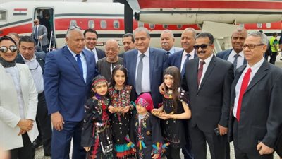  وزير التموين يتفقد صوامع تخزين القمح في الوادى الجديد 