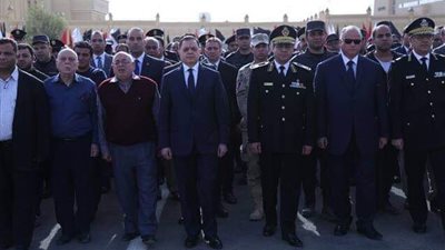 وزير الداخلية يتقدم الجنازة العسكرية لشهيد الواجب 