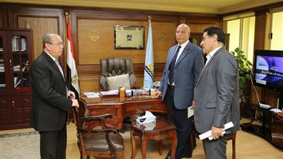 محافظ كفرالشيخ يناقش عدد من الملفات ومشاكل الدوائر مع أعضاء مجلس النواب (صور)   