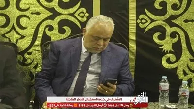 أشرف زكي ورامي عادل إمام يشاركان بعزاء كمال أبوالمجد (صور)