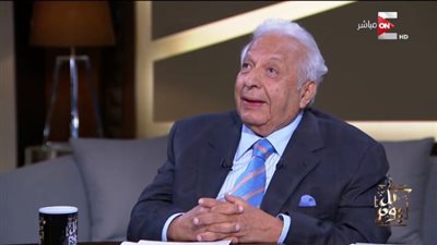 أحمد عكاشة: 