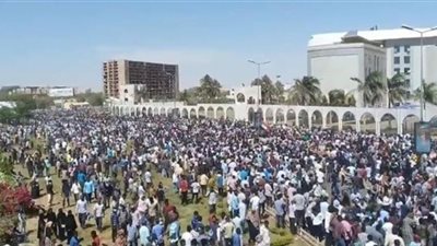 قوات الأمن السودانية تحاول اقتحام الاحتجاجات بالشاحنات