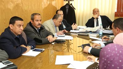 محافظ كفر الشيخ يتابع تطوير مزلقانات السكة الحديد وإزالة الإشغالات