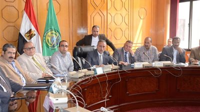 محافظ الإسماعيلية يناقش الاستعدادات للاستفتاء على الدستور (صور)