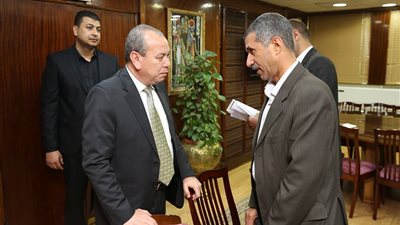 محافظ كفرالشيخ يتابع حالة الاستعداد لموسم حصاد القمح.. وبدء التوريد ولجان للاستلام والرقابة  