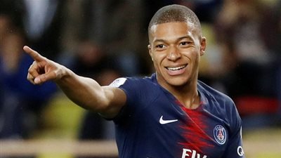 كيليان مبابي يثير الجدل بشأن مستقبله مع باريس سان جيرمان