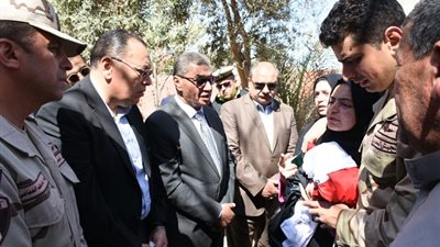 جنازة عسكرية وشعبية مهيبة لشهيد تفجير الشيخ زويد بالشرقية