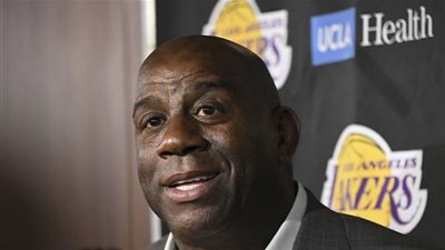 ماجيك جونسون يرحل عن ليكرز