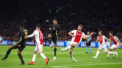 عاجل.. رونالدو ينفجر ويهز شباك أياكس (فيديو)