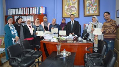 مدير متحف الفن الإسلامي يكرم فناني الحرف التراثية بمعرض 