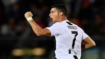 تعليق ناري من نجم برشلونة المنتظر بشأن رونالدو