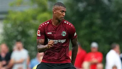 بنفيكا يقترب من ضم مهاجم هانوفر