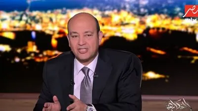 تعليق ناري لـ عمرو أديب على واقعة خلع طالبين بجامعة الأزهر لـ