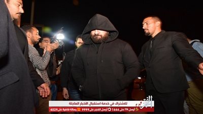 أحمد مكي يثير أزمة في عزاء محمود الجندي! (صور)