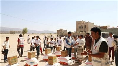 الهلال الأحمر الإماراتي يوزع 40 طنًا على أهالي مرخة السفلى بشبوة